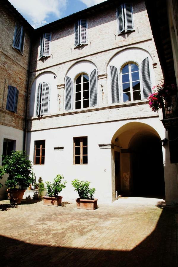 La Corte Affittacamere Foligno Buitenkant foto